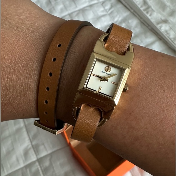 Tory Burch Double T Link Women's Watch w/ a Reversible Leather Strap Wrap Design - Picture 6 of 11